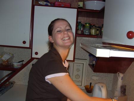 elle est contente de faire la cuisine?